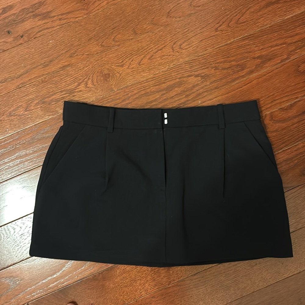 Size small Abercrombie skort - Picture 3 of 4